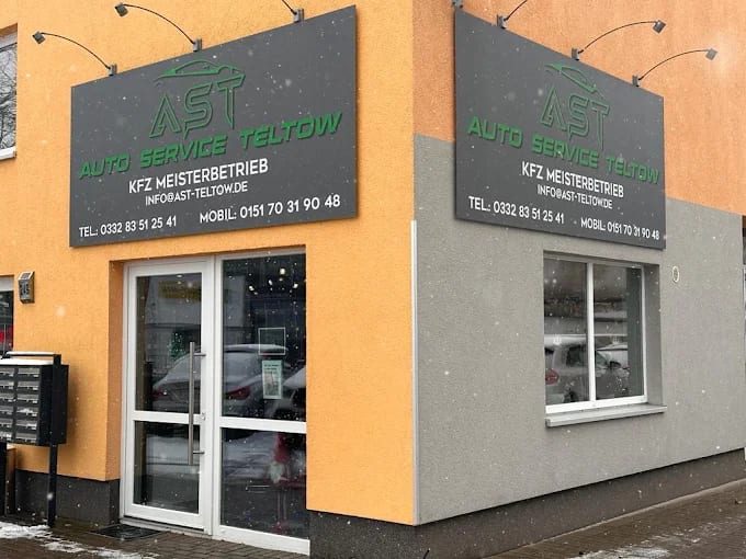 Eingang und Schriftzug von AST AutoService Teltow, Mahlower Straße 249 in Teltow
